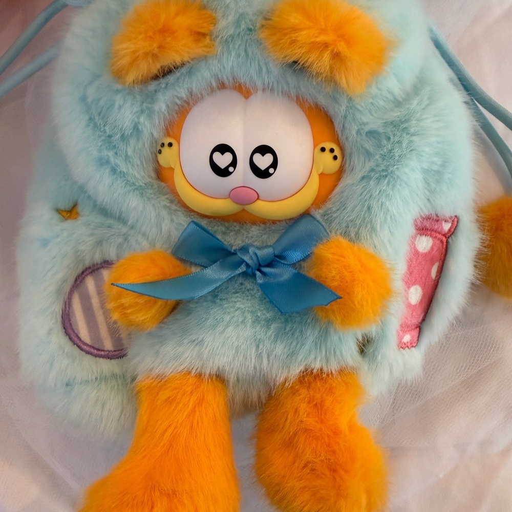 Garfield Lucky Bag Plush Crossbody Bag - Picture 2 of 5